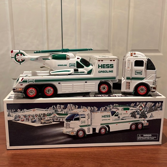 Hess 2006 Truck and Helicopter - Picture 1 of 8